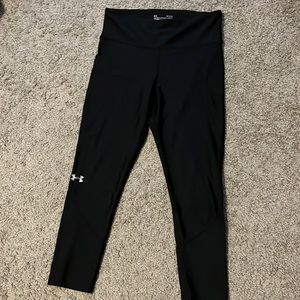 Women’s black underarmour tight with side pocket
